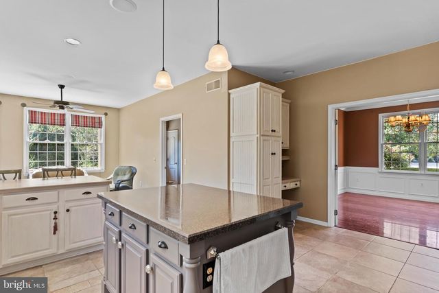 7 ACCENT CIR, Camp Hill, PA 17011