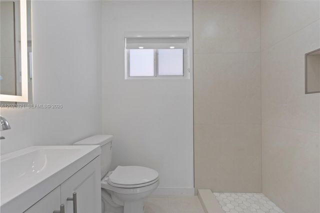 13185 Emerald Dr 2, North Miami, FL 33181