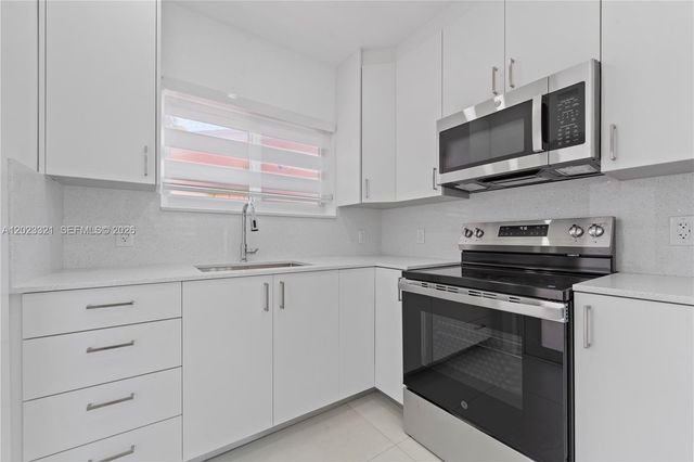 13185 Emerald Dr 2, North Miami, FL 33181