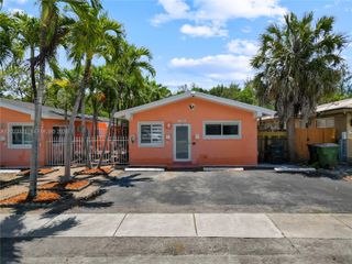 13185 Emerald Dr 2, North Miami, FL 33181