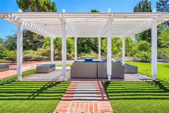 4 Bridlewood Circle, Rolling Hills Estates, CA 90274