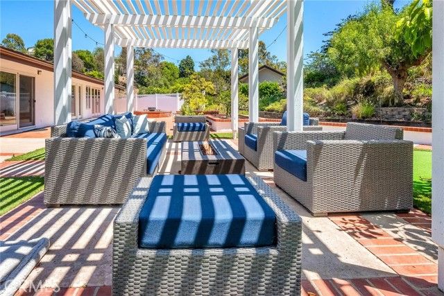 4 Bridlewood Circle, Rolling Hills Estates, CA 90274