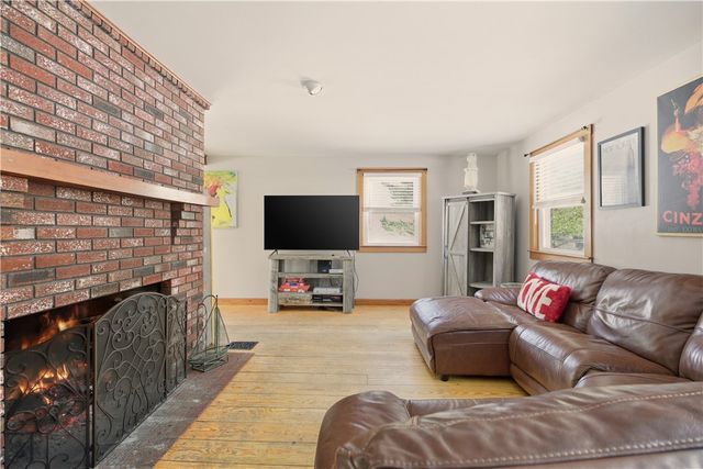 164 Stoney Hollow Road, Tiverton, RI 02878