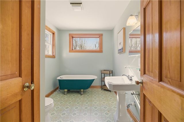 164 Stoney Hollow Road, Tiverton, RI 02878