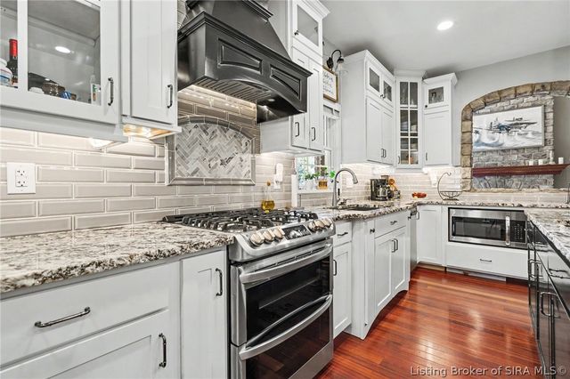 7714 Deer Run Road, Henryville, IN 47126