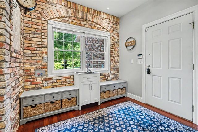 7714 Deer Run Road, Henryville, IN 47126