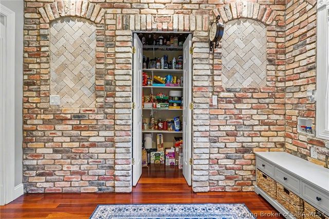 7714 Deer Run Road, Henryville, IN 47126