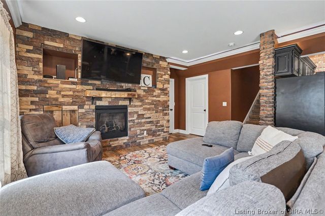7714 Deer Run Road, Henryville, IN 47126