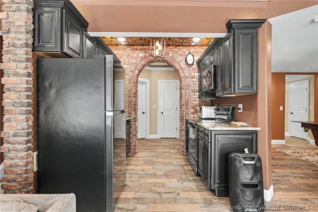 7714 Deer Run Road, Henryville, IN 47126