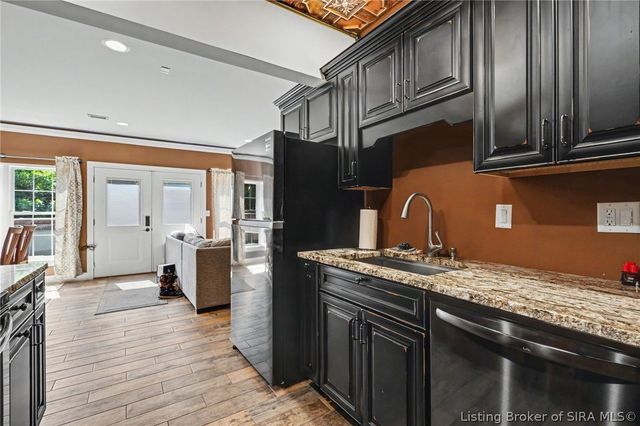 7714 Deer Run Road, Henryville, IN 47126