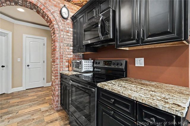 7714 Deer Run Road, Henryville, IN 47126