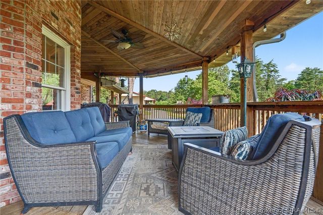 7714 Deer Run Road, Henryville, IN 47126