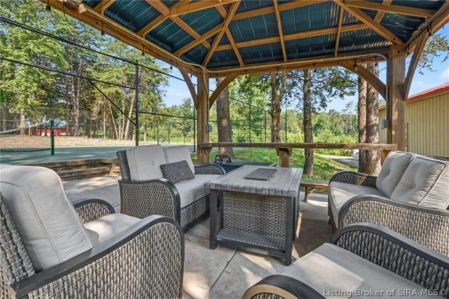 7714 Deer Run Road, Henryville, IN 47126