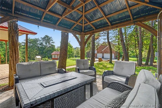 7714 Deer Run Road, Henryville, IN 47126