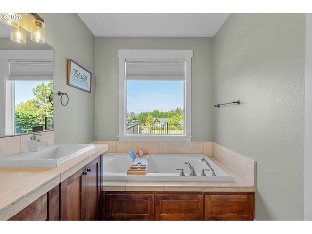 17908 S LAVINE Ln, Oregon City, OR 97045