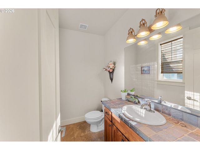 17908 S LAVINE Ln, Oregon City, OR 97045