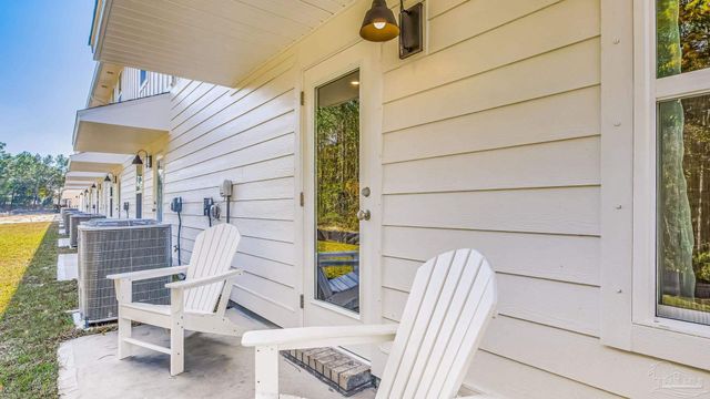 52 Hatten Ct, Mary Esther, FL 32569