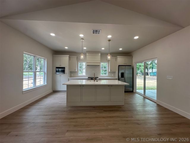 12195 Longboard Loop, Kingston, OK 73439