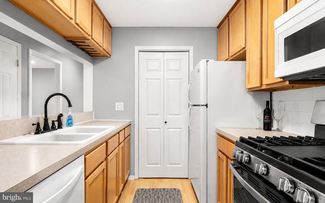 2305 EAGLE ROW, Marlton, NJ 08053