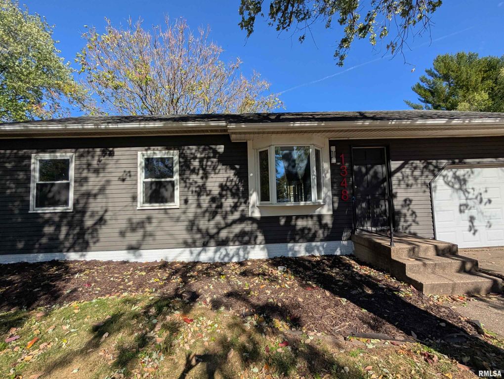 1348 GEORGEANNE Drive, Pekin, IL 61554