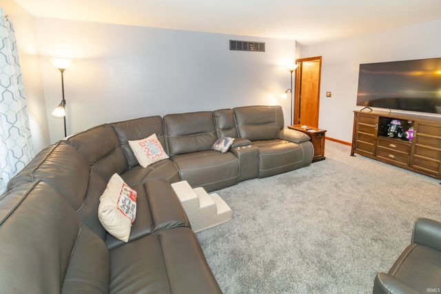 14914 McCutchan Road, Evansville, IN 47725