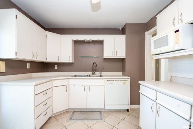 3601 N TWELVE OAKS Drive, Peoria, IL 61604