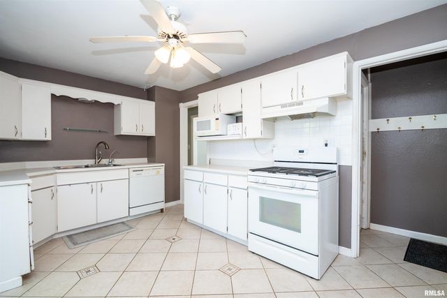 3601 N TWELVE OAKS Drive, Peoria, IL 61604