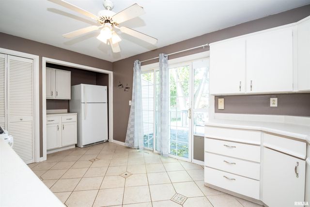 3601 N TWELVE OAKS Drive, Peoria, IL 61604