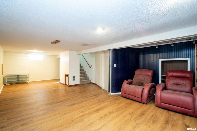 3601 N TWELVE OAKS Drive, Peoria, IL 61604