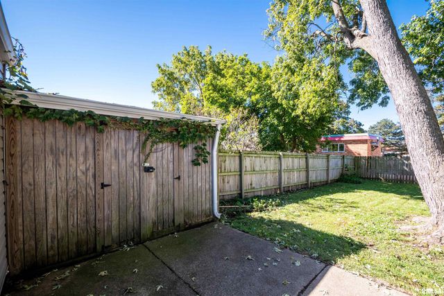 3601 N TWELVE OAKS Drive, Peoria, IL 61604