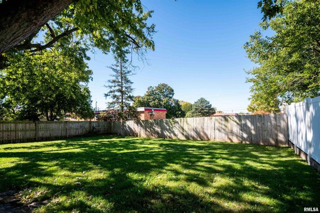 3601 N TWELVE OAKS Drive, Peoria, IL 61604