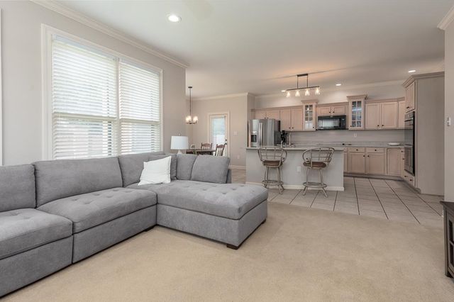 8960 W GROVELAWN CV, Germantown, TN 38139