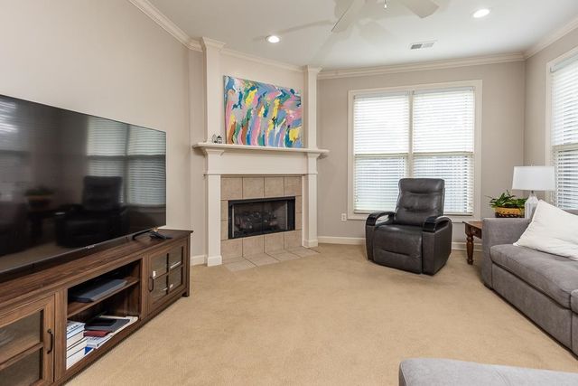 8960 W GROVELAWN CV, Germantown, TN 38139