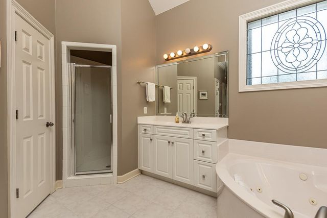 8960 W GROVELAWN CV, Germantown, TN 38139
