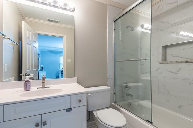 8960 W GROVELAWN CV, Germantown, TN 38139