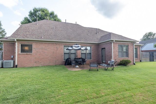 8960 W GROVELAWN CV, Germantown, TN 38139