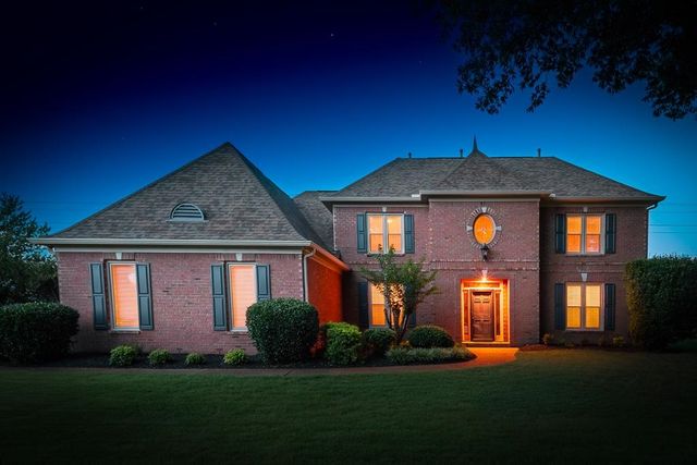 8960 W GROVELAWN CV, Germantown, TN 38139