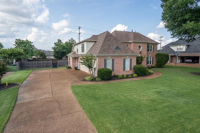 8960 W GROVELAWN CV, Germantown, TN 38139