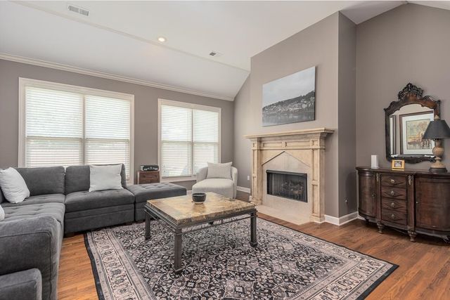 8960 W GROVELAWN CV, Germantown, TN 38139