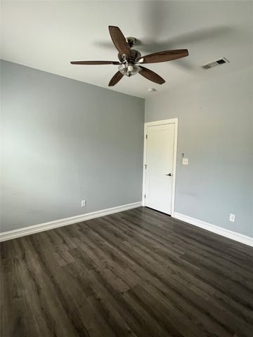 431 Golden Pond Drive, Cedar Hill, TX 75104