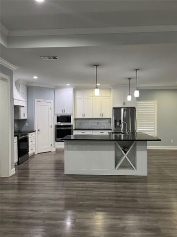 431 Golden Pond Drive, Cedar Hill, TX 75104