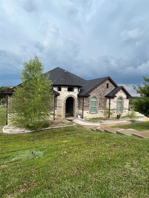 431 Golden Pond Drive, Cedar Hill, TX 75104