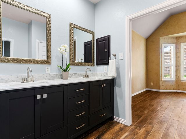1949 Stonecourt Drive, Bedford, TX 76021