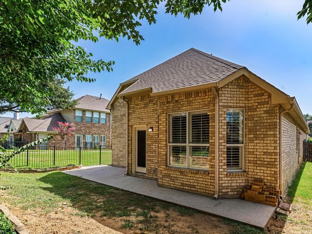 1949 Stonecourt Drive, Bedford, TX 76021