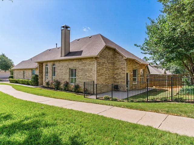 1949 Stonecourt Drive, Bedford, TX 76021