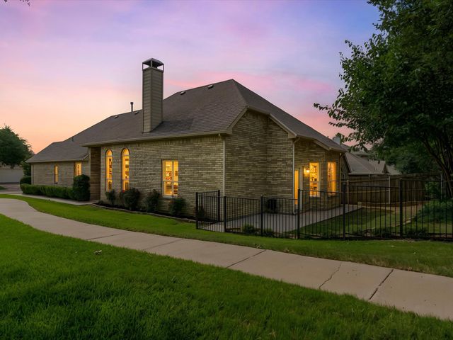 1949 Stonecourt Drive, Bedford, TX 76021