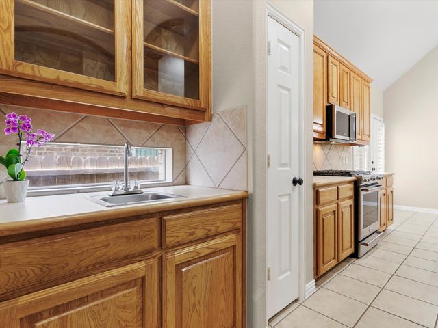 1949 Stonecourt Drive, Bedford, TX 76021