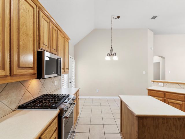 1949 Stonecourt Drive, Bedford, TX 76021