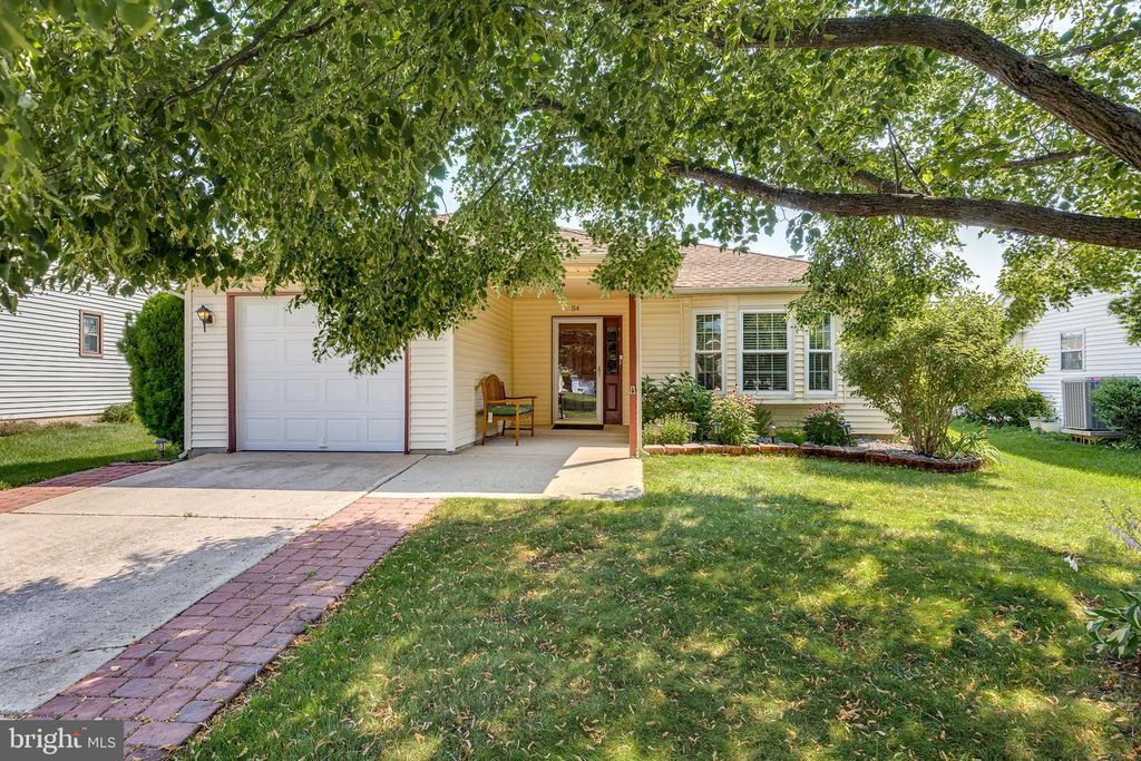 54 N HORSESHOE LN, Columbus, NJ 08022