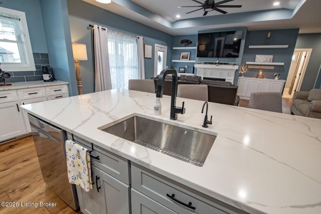 108 Summit Creek Dr, Elizabethtown, KY 42701